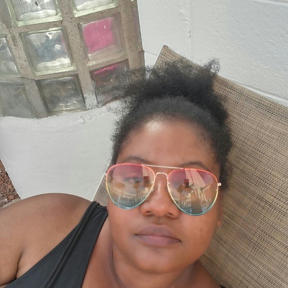 Meet your Posher, Adonnis - Picture 2 of 2